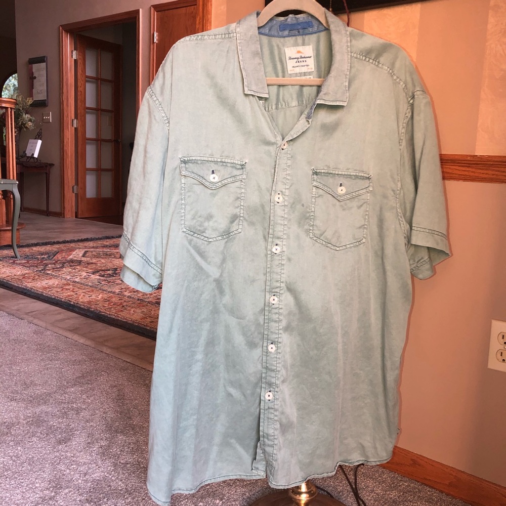 MENS SIZE XLARGE TOMMY BAHAMA BUTTON DOWN